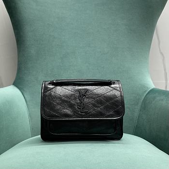 YSL Niki Baby Chain Bag In Crinkled Vintage Leather Black Size 21 X 16 X 7,5 CM