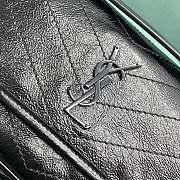 YSL Niki Baby Chain Bag In Crinkled Vintage Leather Black Size 21 X 16 X 7,5 CM - 3
