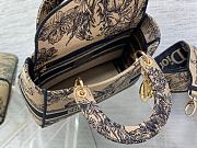 Dior Medium Lady D-Lite Bag Beige Multicolor Toile de Jouy Voyage Embroidery Size 24 x 20 x 11 cm - 3