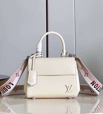 Louis Vuitton Cluny Mini Bag M58928 White Size 20 x 16 x 7.5 cm