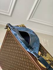 Louis Vuitton Discovery Bumbag M22576 Size 44 x 15 x 9 cm - 2