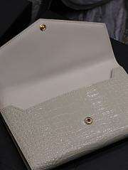 YSL Uptown Large Wallet In Crocodile Embossed Shiny Leather Blanc Vintage Size 21,5 X 12 X 2,5 CM - 3