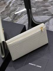 YSL Uptown Large Wallet In Crocodile Embossed Shiny Leather Blanc Vintage Size 21,5 X 12 X 2,5 CM - 2