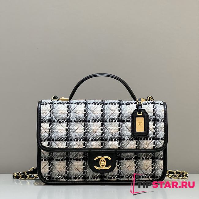 Chanel Small Flap Bag With Top Handle In White Wool Tweed Size 25 × 21.5 × 7 cm - 1