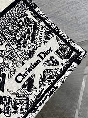 Dior Large Book Tote White and Black Plan de Paris Embroidery Size Size 42 x 35 x 18 cm - 2