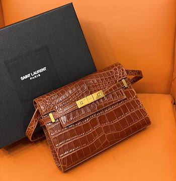 YSL Manhattan Small Shoulder Bag In Crocodile-Embossed Leather Dark Caramel Size 24 X 17,5 X 6 CM