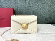 Valentino One Stud Nappa Bag With Chain Ivory Size 19*14*11cm - 1