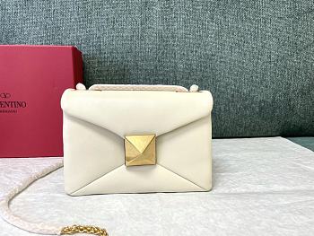 Valentino One Stud Nappa Bag With Chain Ivory Size 19*14*11cm