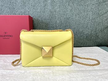 Valentino One Stud Nappa Bag With Chain Yellow Size 19*14*11cm