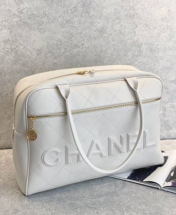 Chanel Bowling Maxi Bag White Size 30*45*15cm