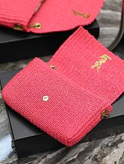 YSL Kate Medium Supple Chain Bag In Raffia Neon Pink Size 28,5 X 20 X 6 CM - 4