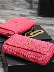 YSL Kate Medium Supple Chain Bag In Raffia Neon Pink Size 28,5 X 20 X 6 CM - 2