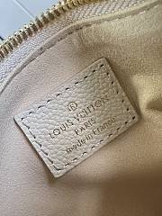 Louis Vuitton Mini Moon Cream M82426 Size 20.5 x 11 x 5 cm - 3