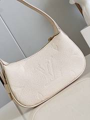 Louis Vuitton Mini Moon Cream M82426 Size 20.5 x 11 x 5 cm - 4