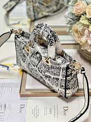 Dior Medium Lady D-Joy Bag White and Black Plan de Paris Printed Calfskin Size 26 x 13.5 x 5 cm - 3