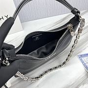 Givenchy Moon Cut Out Bag In Leather With Chain Black Size 25x7x12cm - 5