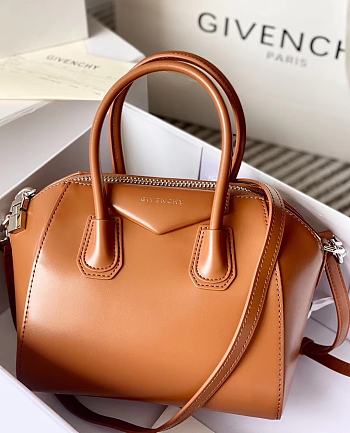 Givenchy Mini Antigona bag in Box leather Brown Size 26x19x13 cm