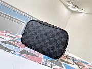 Louis Vuitton N47522 Toilet Pouch PM Size 20 x 6 x 13 cm - 1