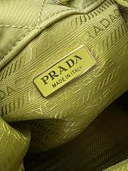 Prada Re-Edition 1995 Chaîne Re-Nylon Shoulder Bag Lime Green 22.5x17.5x12cm - 4