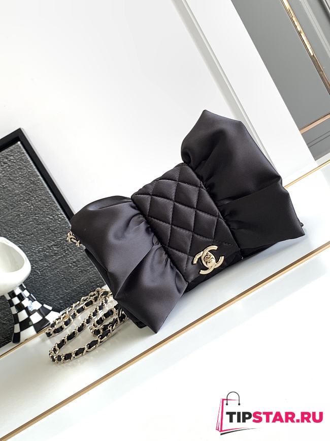 Chanel Clutch Satin & Gold-Tone Metal Black AS4098 20 × 20 × 4 cm - 1