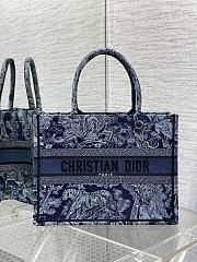 Medium Dior Book Tote Denim Blue Toile de Jouy Embroidery Size 36 x 27.5 x 16.5 cm - 1