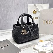 Small Dior Toujours Bag Black Macrocannage Calfskin Size 23 x 14 x 12 cm - 2