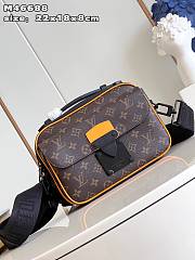 Louis Vuitton M46688 S-Lock Messenger Size 22 x 18 x 8 cm - 1