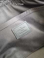 Louis Vuitton M46691 Soft Polochon MM Size 33 x 17 x 17 cm - 4