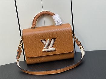 Louis Vuitton M22229 Twist MM Honey Gold Size 23 x 17 x 9.5 cm