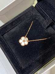 Van Cleef & Arpels Lucky Spring Pendant Plum Blossom Rose Gold - 3