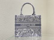 Small Dior Book Tote Ivory and Gray Toile de Jouy Embroidery Size 26.5 x 21 x 14 cm - 1