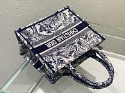Small Dior Book Tote White and Navy Blue Toile de Jouy Embroidery Size 26.5 x 21 x 14 cm - 3