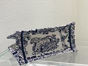 Small Dior Book Tote White and Navy Blue Toile de Jouy Embroidery Size 26.5 x 21 x 14 cm - 4