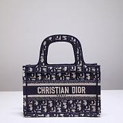 Mini Dior Book Tote Blue Dior Oblique Embroidery Size 22.5 x 15 x 6 cm - 1