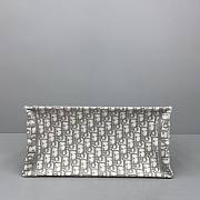 Medium Dior Book Tote Ecru and Gray Dior Oblique Embroidery Size 36 x 27.5 x 16.5 cm - 4