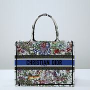 Medium Dior Book Tote Latte Multicolor D-Constellation Embroidery Size 36 x 27.5 x 16.5 cm - 1