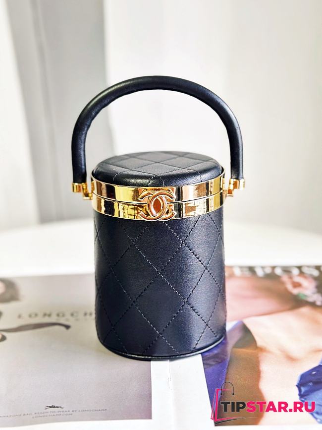 Chanel Clutch With Chain Lambskin & Gold-Tone Metal Black Size 10.5 × 9.4 × 8.3 cm - 1