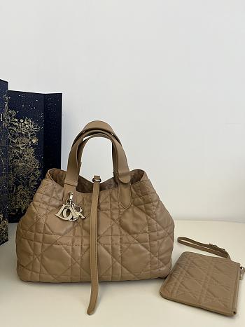 Medium Dior Toujours Bag Medium Tan Macrocannage Calfskin Size 28.5 x 21.5 x 19 cm