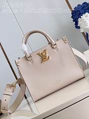 Louis Vuitton M23637 Lock & Go White Size 24.5 x 19 x 10.5 cm - 1
