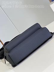 Louis Vuitton M23736 Pilot Slingbag Black Size 20 x 30 x 4 cm - 3