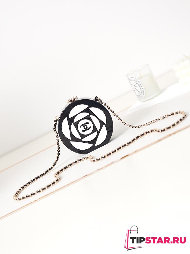 Chanel Minaudiere Black & White Size 10 × 10 × 3 cm - 1