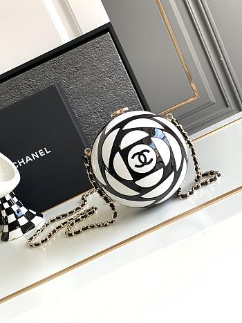Chanel Sphere Minaudiere Size 12 × 12 × 12 cm