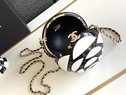 Chanel Sphere Minaudiere Size 12 × 12 × 12 cm - 4
