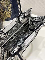 Small Dior Book Tote White and Black Toile de Jouy Voyage Embroidery Size 26.5 x 21 x 14 cm - 3