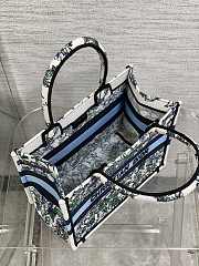 Small Dior Book Tote White Multicolor Flowers Constellation Embroidery Size 26.5 x 21 x 14 cm - 3