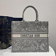 Large Dior Book Tote Gray and Ecru Toile de Jouy Reverse Embroidery Size 42 x 35 x 18.5 cm - 1