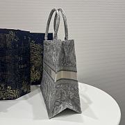 Large Dior Book Tote Gray and Ecru Toile de Jouy Reverse Embroidery Size 42 x 35 x 18.5 cm - 4