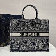 Large Dior Book Tote Blue and Ecru Toile de Jouy Reverse Embroidery Size 42 x 35 x 18.5 cm - 1