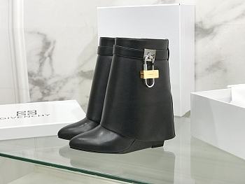 Givenchy Shark Lock Ankle Boots In Leather | Black