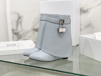 Givenchy Shark Lock Ankle Boots In Leather | Light Grey